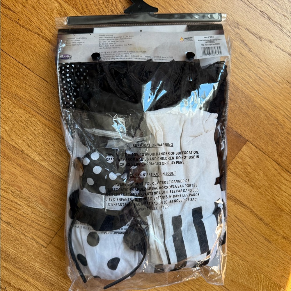 Killer Clown Child Costume, size 8-10, black and white - Picture 14 of 15